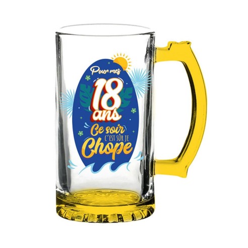 Chope de bière 18 ans pour célébrer la majorité