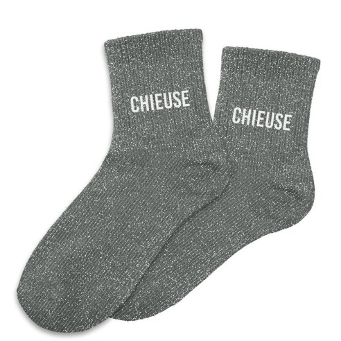 Paire de chaussettes paillettes grises avec la mention Chieuse