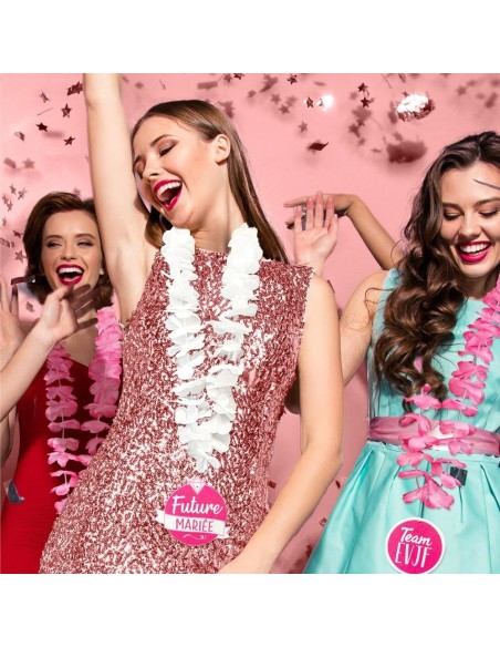 Collier de fleurs blanches Future Mariée pour EVJF entre copines