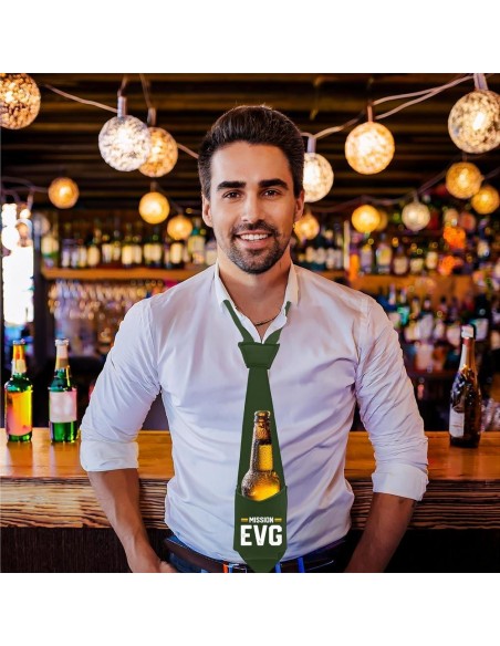 Cravate verte anti soif porte bouteille EVG en vente chez Festimania