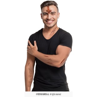 Faux tatouages blessures sanglantes de personne possédée