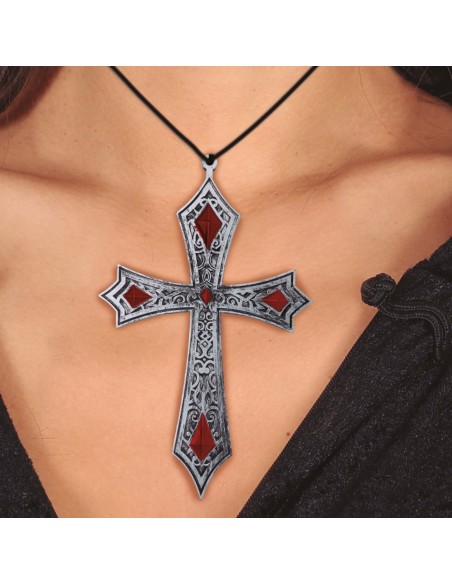 Collier avec croix religieux